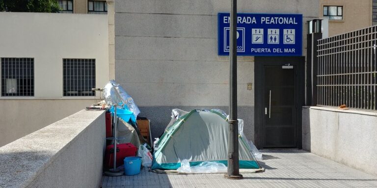 ASOCIACIONES QUE AYUDAN A PERSONAS SIN HOGAR